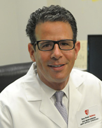 El Dr. David M. Benson, MD, fotografía de FHRS