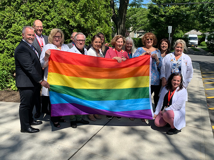 Mes del orgullo en Stony Brook Southampton Hospital