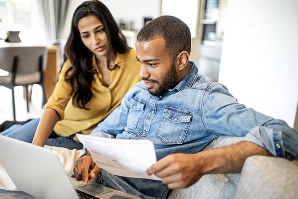 A couple to pay their bills online.